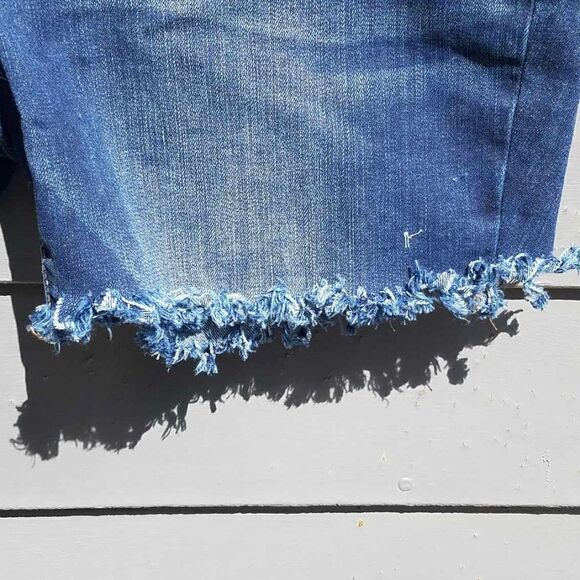 Maurices High Rise Frayed Cut Off Jeans size Medium - Picture 7 of 11